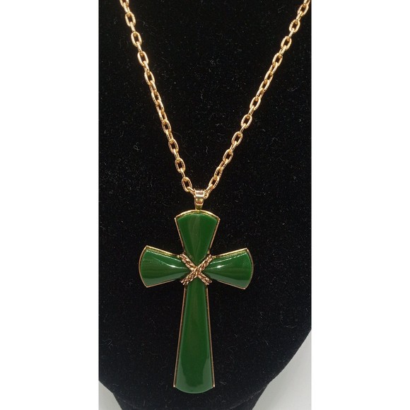Avon Faux Jade Juliet Cross Pendant Gold Tone Necklace Vintage 1975 Signed - Picture 9 of 10